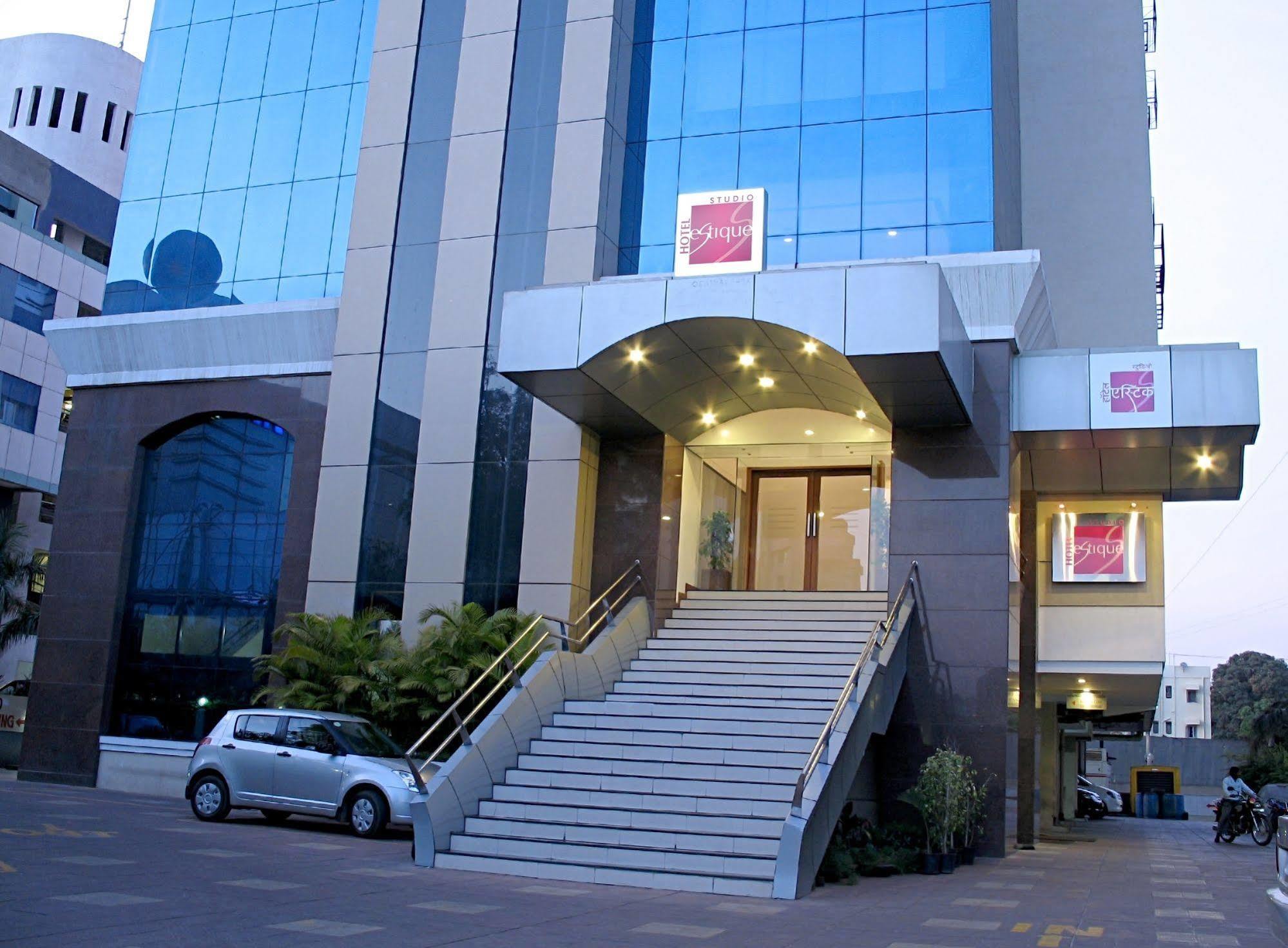 Hotel Studio Estique Пюн Екстериор снимка